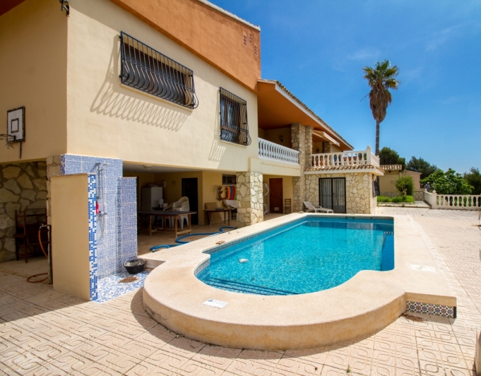 GRAN VILLA EN VENTA EN LA NUCIA