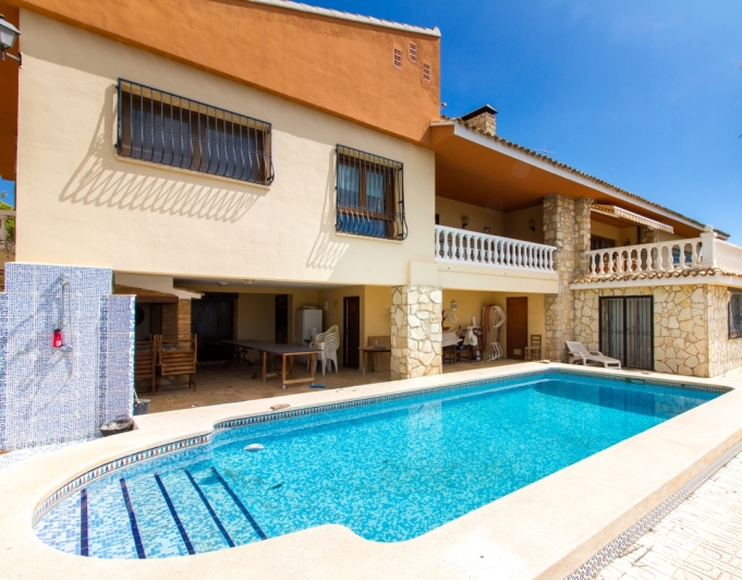 GRAN VILLA EN VENTA EN LA NUCIA