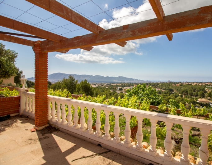 GRAN VILLA EN VENTA EN LA NUCIA