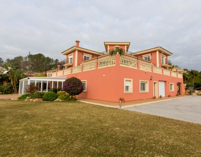 LUXE VILLA TE KOOP IN ALFAZ DEL PI