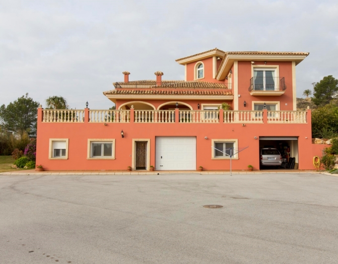LUXE VILLA TE KOOP IN ALFAZ DEL PI