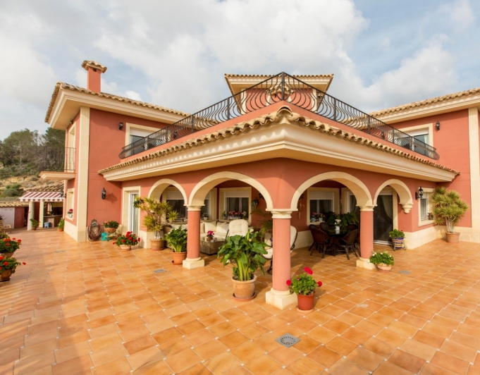 LUXE VILLA TE KOOP IN ALFAZ DEL PI