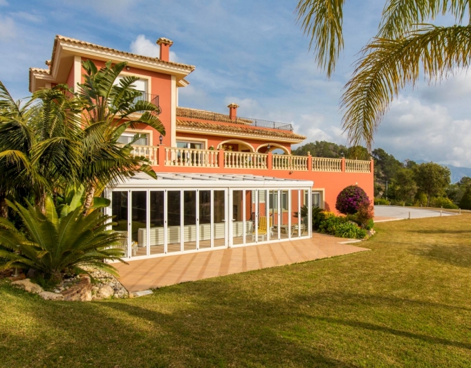 LUXE VILLA TE KOOP IN ALFAZ DEL PI