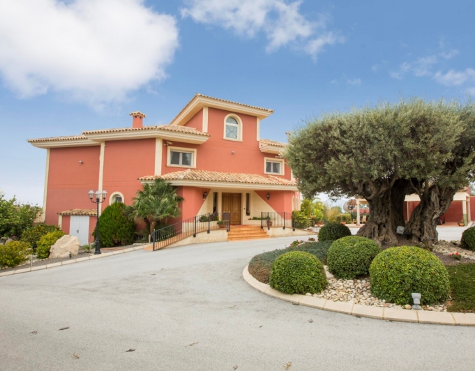 LUXE VILLA TE KOOP IN ALFAZ DEL PI