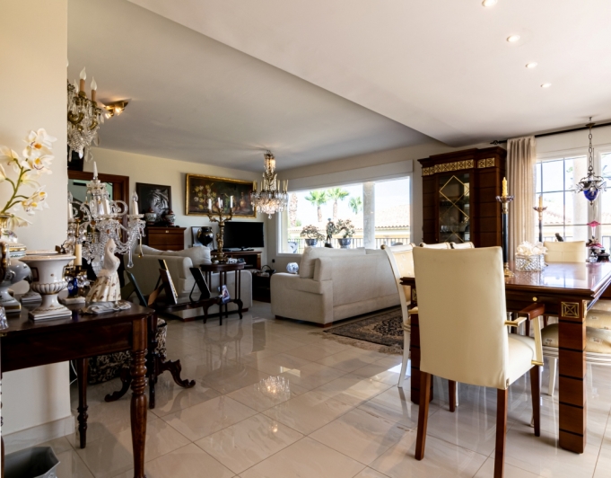 VILLA CON VISTAS PERFECTAS EN VENTA EN LA NUCIA