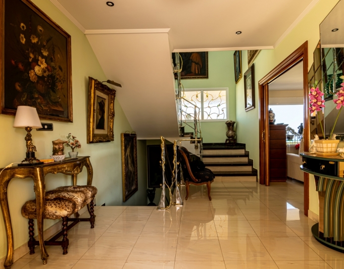 VILLA CON VISTAS PERFECTAS EN VENTA EN LA NUCIA