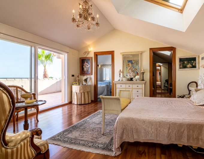 VILLA CON VISTAS PERFECTAS EN VENTA EN LA NUCIA