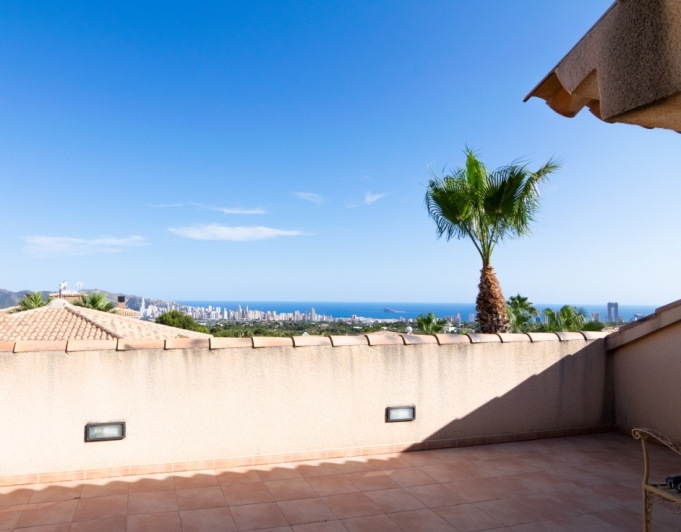 VILLA CON VISTAS PERFECTAS EN VENTA EN LA NUCIA