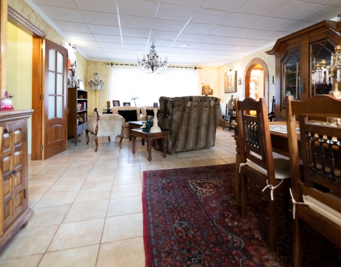 VILLA CON VISTAS PERFECTAS EN VENTA EN LA NUCIA