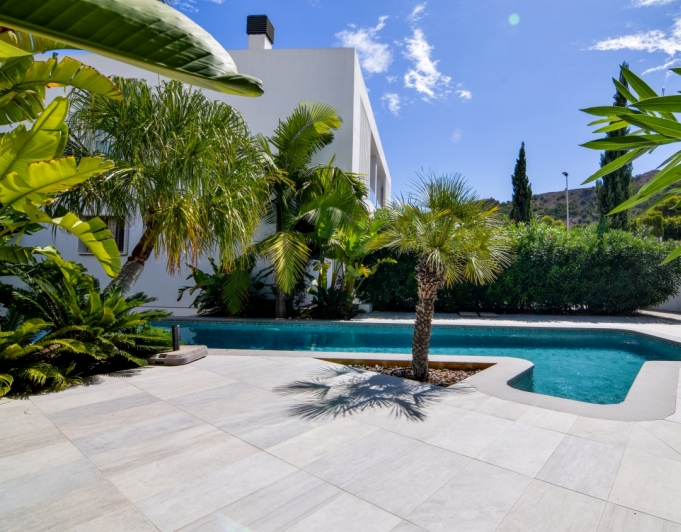 LARGE SEMI-DETACHED VILLA FOR SALE IN ALBIR