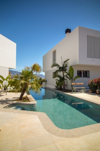 LARGE SEMI-DETACHED VILLA FOR SALE IN ALBIR