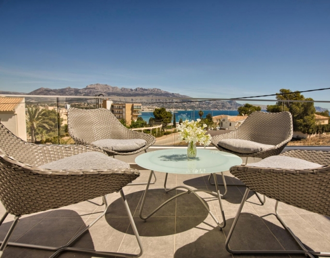 LARGE SEMI-DETACHED VILLA FOR SALE IN ALBIR