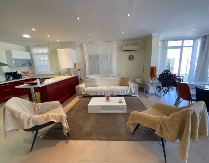 Elégant appartement à vendre sur le front de mer avec une vue fantastique sur la mer
