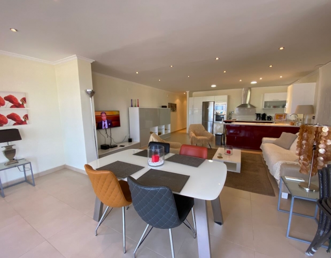 Elégant appartement à vendre sur le front de mer avec une vue fantastique sur la mer