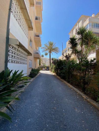 Elégant appartement à vendre sur le front de mer avec une vue fantastique sur la mer