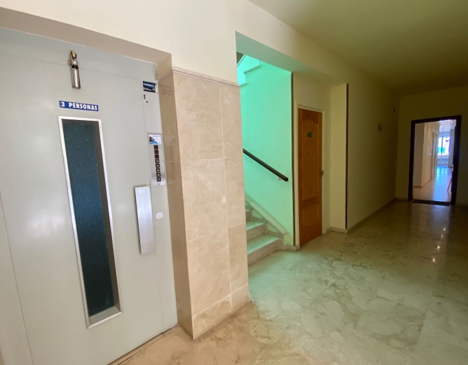 Elégant appartement à vendre sur le front de mer avec une vue fantastique sur la mer