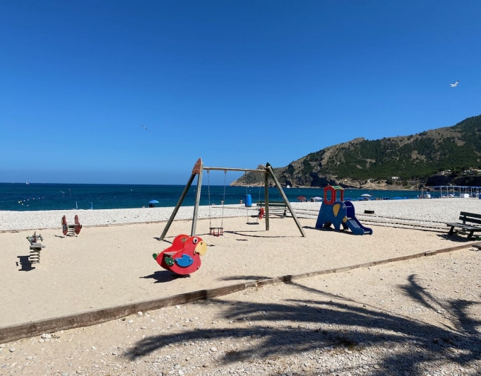 Elégant appartement à vendre sur le front de mer avec une vue fantastique sur la mer