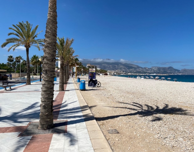 Elégant appartement à vendre sur le front de mer avec une vue fantastique sur la mer