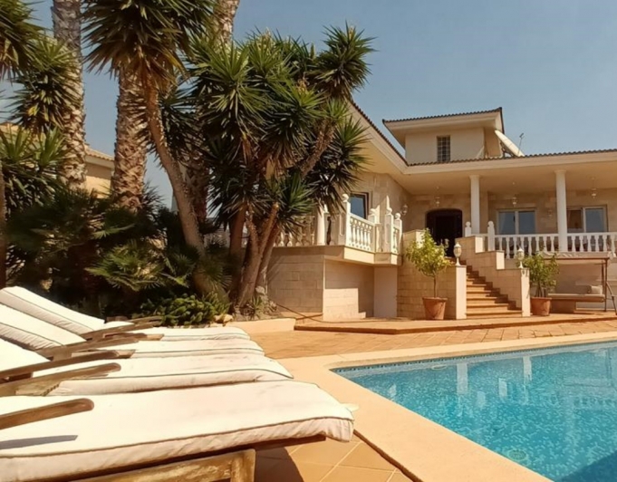 Gran chalet independiente de lujo en venta en Alfaz del Pi