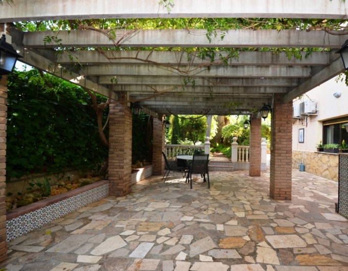 Hermosa Villa Rustica  en venta en Alfaz del pi