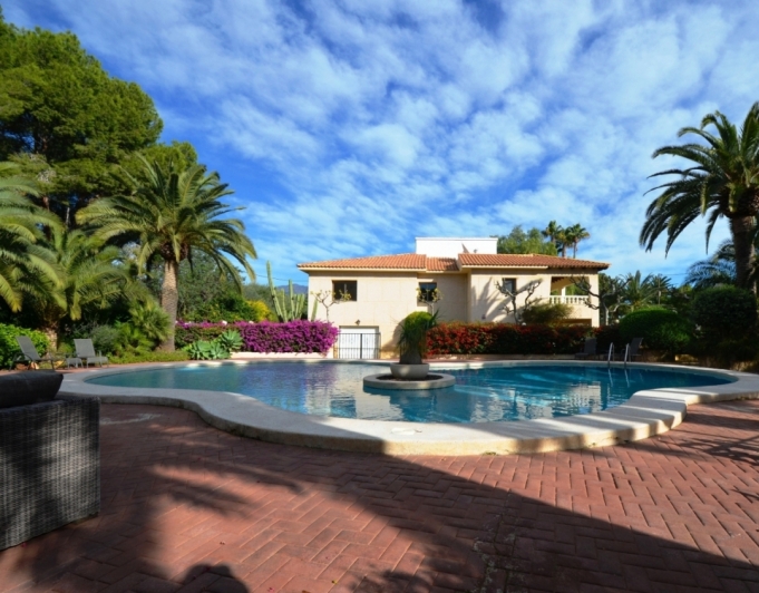 Hermosa Villa Rustica  en venta en Alfaz del pi
