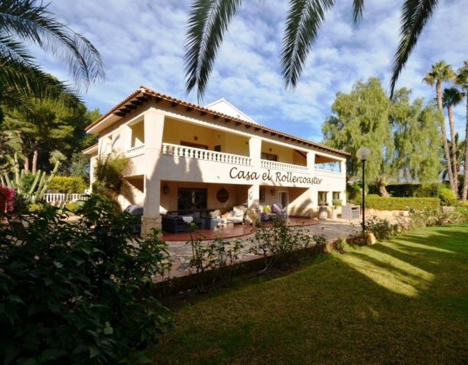 Hermosa Villa Rustica  en venta en Alfaz del pi
