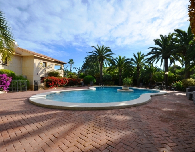 Hermosa Villa Rustica  en venta en Alfaz del pi