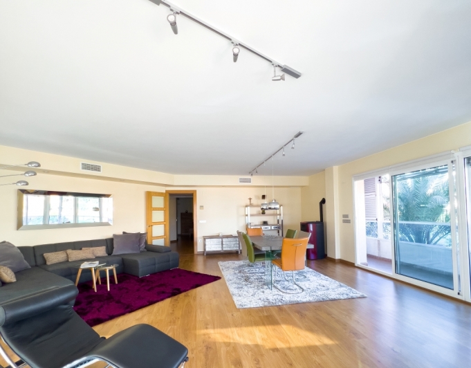 AMPLIO APARTAMENTO EN VENTA EN ALTEA PLAYA