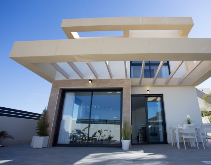 VILLA MUY SOLEADA EN VENTA EN LOS MONTESINOS