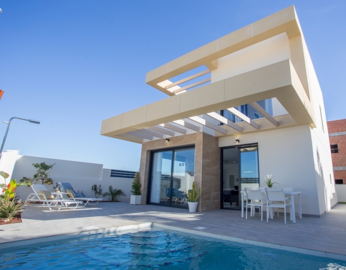 VILLA MUY SOLEADA EN VENTA EN LOS MONTESINOS