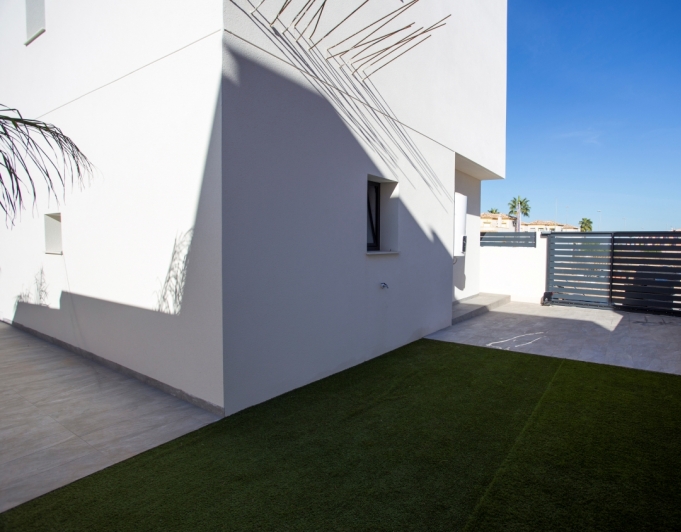 VILLA MUY SOLEADA EN VENTA EN LOS MONTESINOS