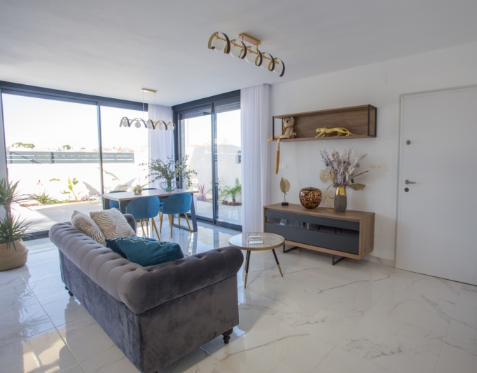 VILLA MUY SOLEADA EN VENTA EN LOS MONTESINOS