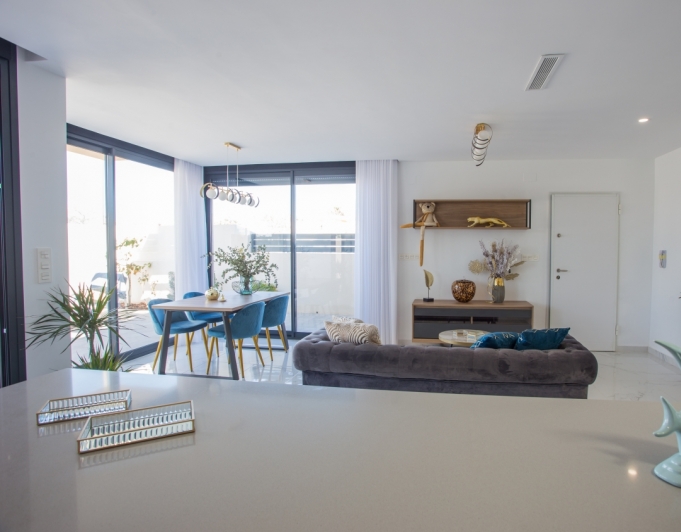 VILLA MUY SOLEADA EN VENTA EN LOS MONTESINOS