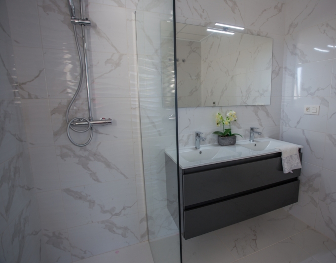 VILLA MUY SOLEADA EN VENTA EN LOS MONTESINOS