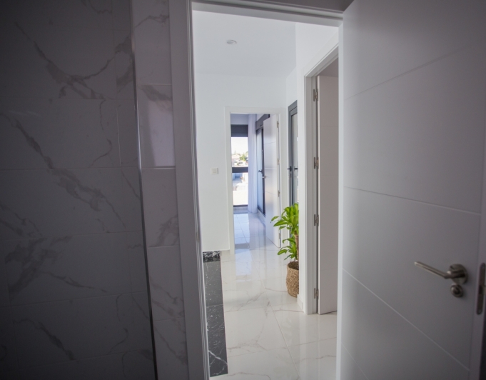VILLA MUY SOLEADA EN VENTA EN LOS MONTESINOS