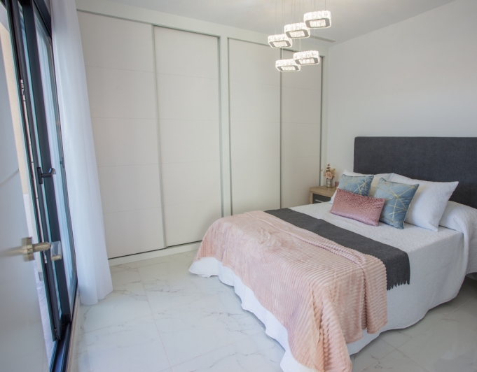 VILLA MUY SOLEADA EN VENTA EN LOS MONTESINOS