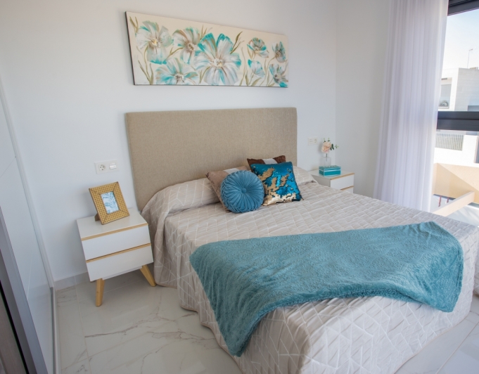 VILLA MUY SOLEADA EN VENTA EN LOS MONTESINOS