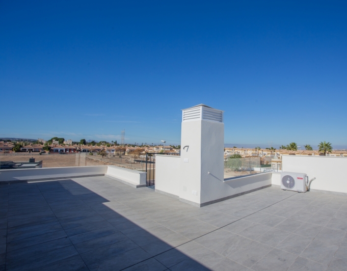 VILLA MUY SOLEADA EN VENTA EN LOS MONTESINOS