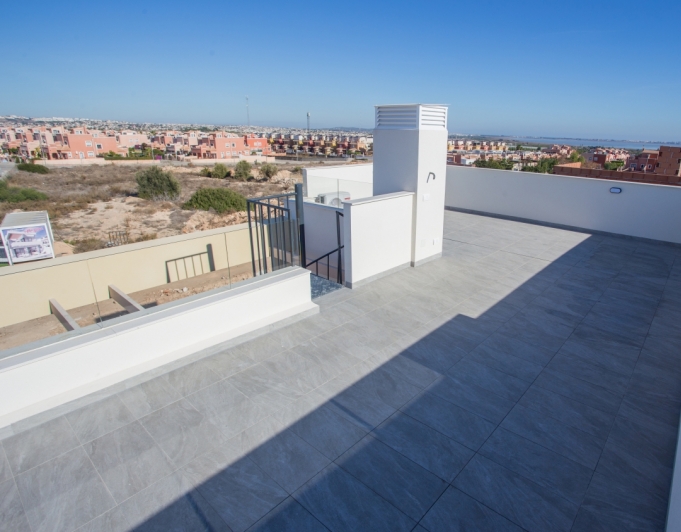 VILLA MUY SOLEADA EN VENTA EN LOS MONTESINOS