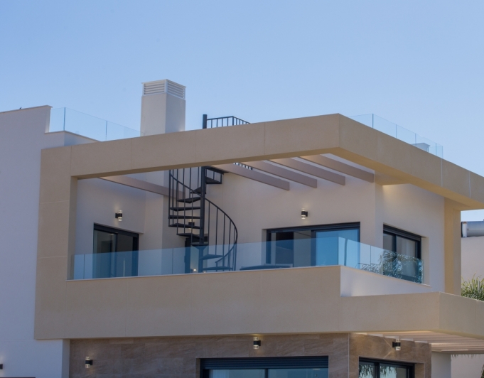 VILLA MUY SOLEADA EN VENTA EN LOS MONTESINOS