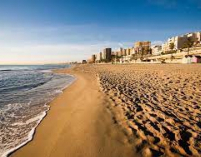 GROSSE VILLA ZUM VERKAUF DIREKT AM MEER IN CAMPELLO