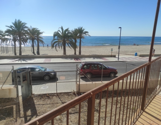 GROSSE VILLA ZUM VERKAUF DIREKT AM MEER IN CAMPELLO