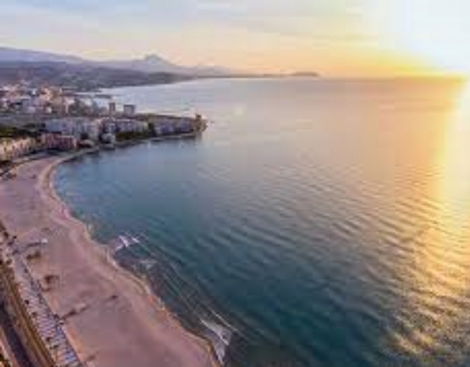 GROSSE VILLA ZUM VERKAUF DIREKT AM MEER IN CAMPELLO