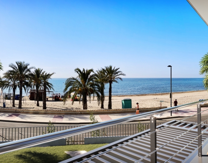GROSSE VILLA ZUM VERKAUF DIREKT AM MEER IN CAMPELLO