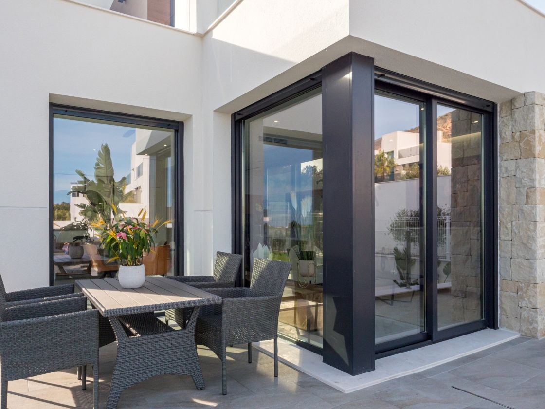 NUEVO RESIDENCIAL DE VILLAS MODERNAS EN VENTA EN FINESTRAT