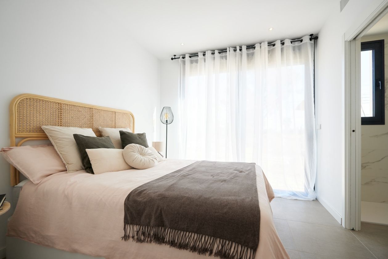 EN VENTA 21 VILLAS UNIFAMILIARES CON JARDÍN Y PISCINA EN ALICANTE