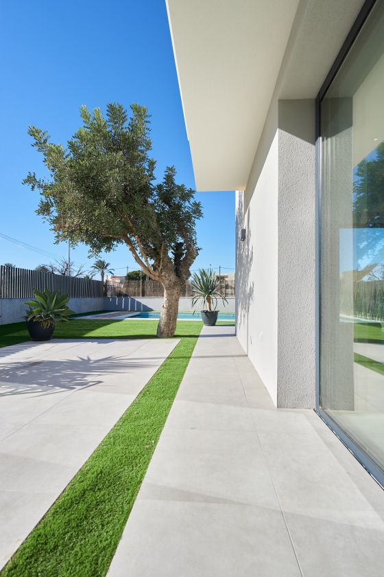 EN VENTA 21 VILLAS UNIFAMILIARES CON JARDÍN Y PISCINA EN ALICANTE