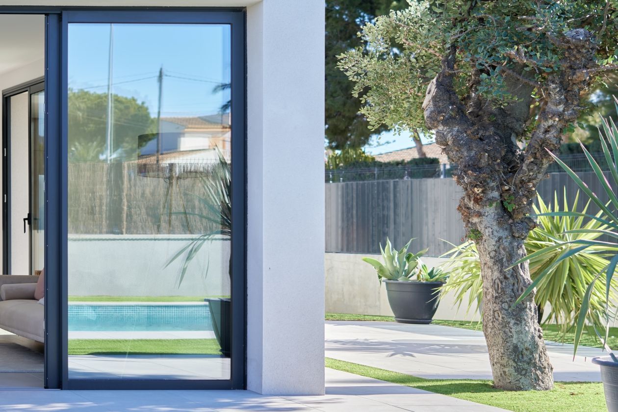EN VENTA 21 VILLAS UNIFAMILIARES CON JARDÍN Y PISCINA EN ALICANTE
