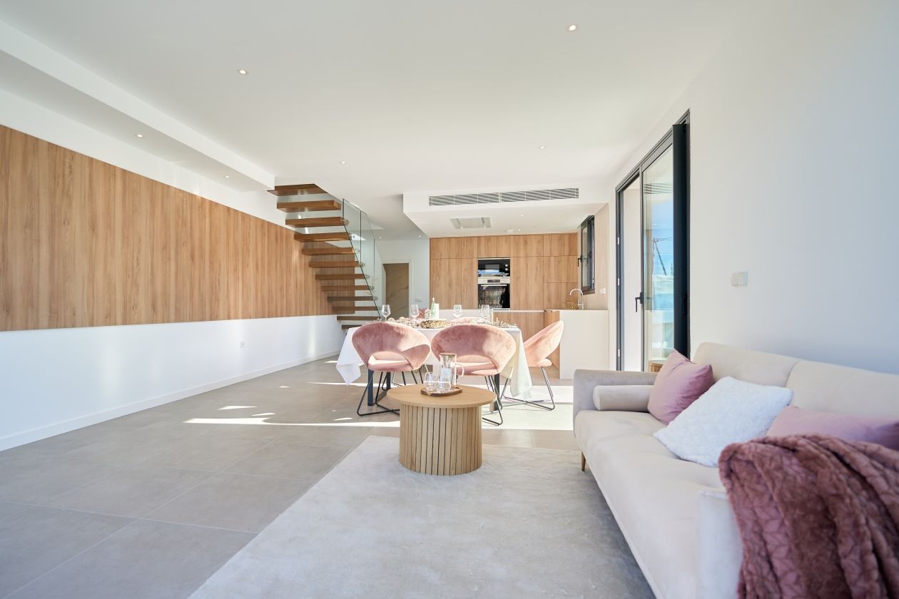 EN VENTA 21 VILLAS UNIFAMILIARES CON JARDÍN Y PISCINA EN ALICANTE