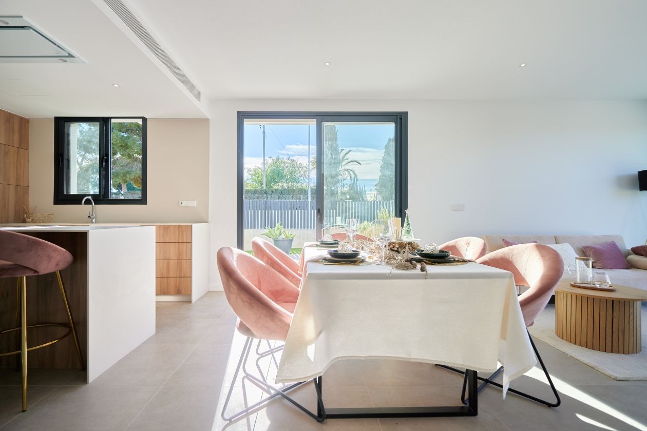 EN VENTA 21 VILLAS UNIFAMILIARES CON JARDÍN Y PISCINA EN ALICANTE